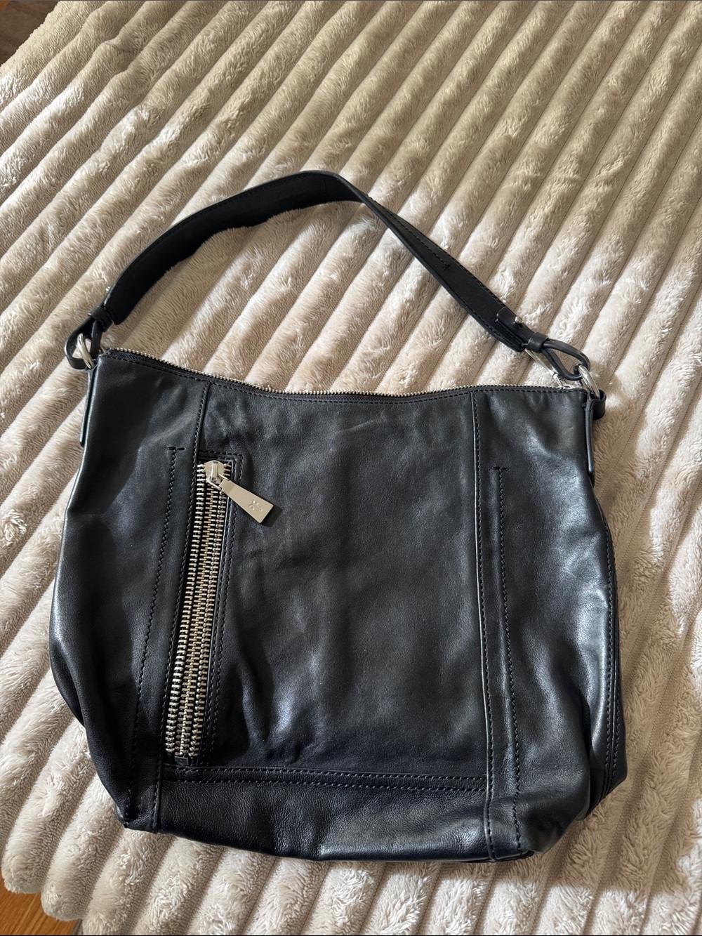 Frye Classic Black Leather Shoulder Bag - Sleek Everyday Carry